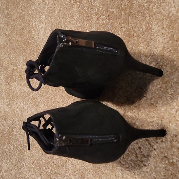 Lace heel bootie - Picture 3 of 3